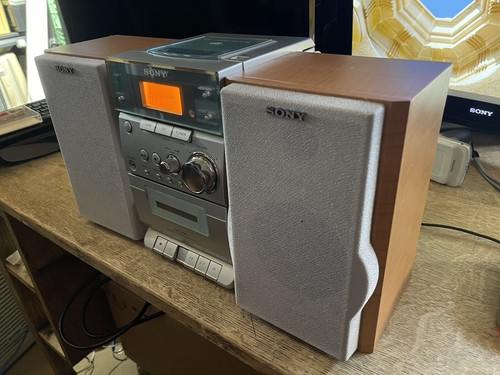 Sony CMT-EP303 Micro HiFi System W/ Remote AM/FM CD *Cassette - Picture 3 of 9