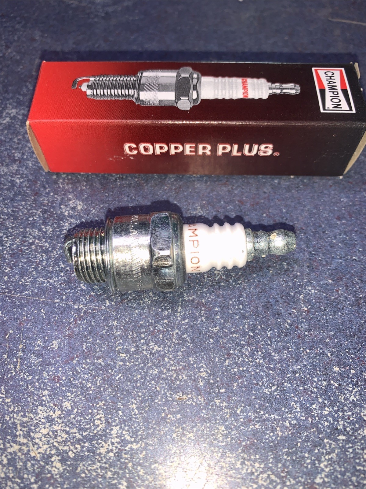 Champion 846 Copper Plus Spark Plug CJ14 - 1 Pack