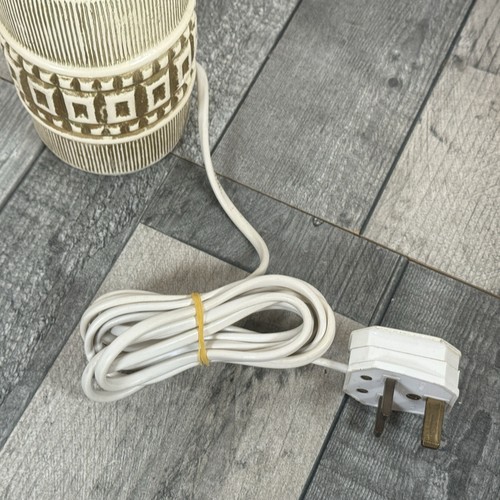 Mid-Century Small Ceramic Resin Table Lamp 1960s Vintage Tube White Cream Round - Picture 13 of 16