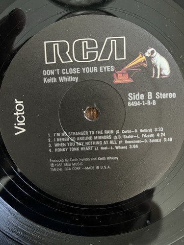 KEITH WHITLEY LP- DON'T CLOSE YOUR EYES- RCA 6494 - COUNTRY MINT=STEREO - Picture 3 of 5