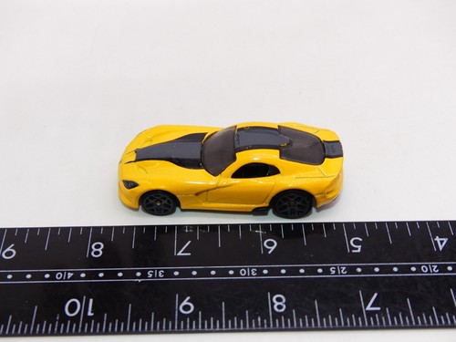 2016 Hot Wheels 2013 SRT Dodge Viper Diecast Car Yellow Black 13 - Picture 4 of 6