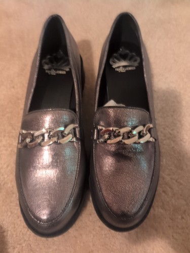 Mocasines sin cordones Fergalicious para mujer de cuero sintético de peltre