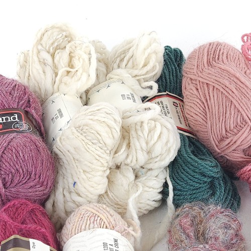 1.5 lbs Yarn Full / Partial Sheins Bernant Aunt Lydias and More Read - Picture 6 of 13