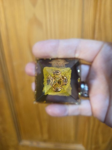 CRISTALLI PIRAMIDALI, colorati, simboli oro, lotto di 5, orgone? piani a spirale GRUPPO #4 - Foto 4 di 22