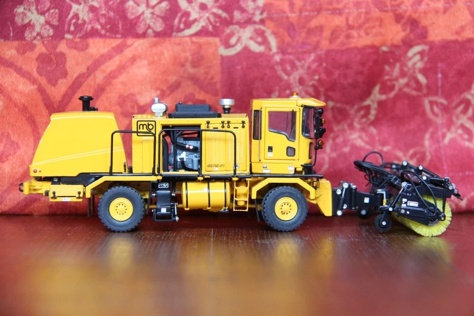 TWH 1:50 Oshkosh H-series balayeuse d'aéroport MB non WSI - Photo 2/4