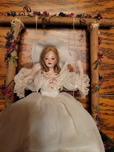 OOAK Vintage Artisan Victorian Dollhouse Porcelain Lady Doll On Swing 1:12 - Bild 8 von 12