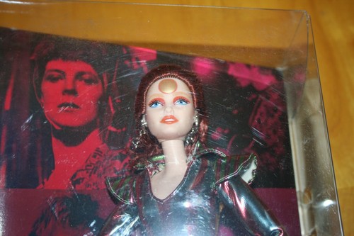 Muñeca Barbie Signature 2019 David Bowie Ziggy Stardust - nueva en caja - Imagen 7 de 8