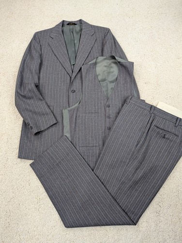 Traje Hombres 40R 32x31 Gris Rayas Lana Franela 3 Piezas Chaqueta Chaleco Pantalones De Colección EE. UU.