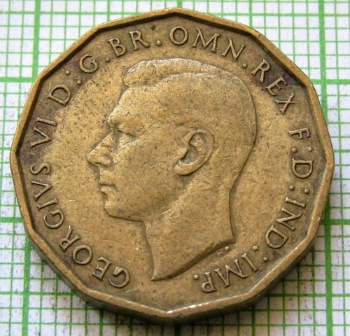 GREAT BRITAIN GEORGE VI 1948 THREEPENCE 3 PENCE, Three-Headed Thrift Plant BRASS - Picture 2 of 6