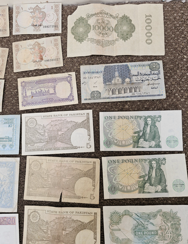 COLLECTION OF 37 X VINTAGE WORLD BANKNOTES BRITISH PAKISTAN FRANCE EGYPT YEMEN - Picture 7 of 10