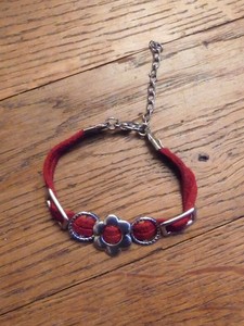 ☀ Bracelet en Daim Rouge et Metal Argenté- Neuf