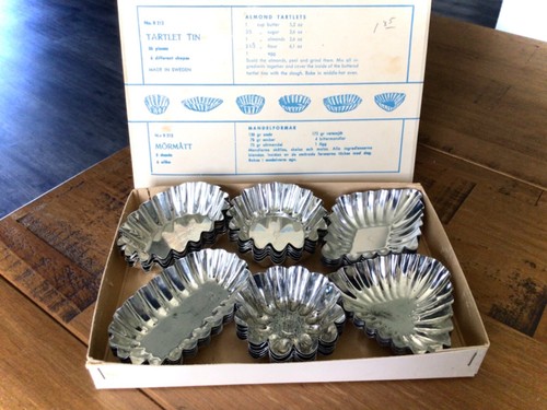 36 VINTAGE MORMATT SCHWEDISCHES TÖRTCHEN METALL ZINN TARTEFORMEN 6 FORMEN SCHWEDEN OVP - Bild 12 von 20