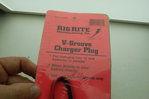 NEW Rig Rite 2-Wire V Charger Plug #430 430 12V - Picture 2 of 4