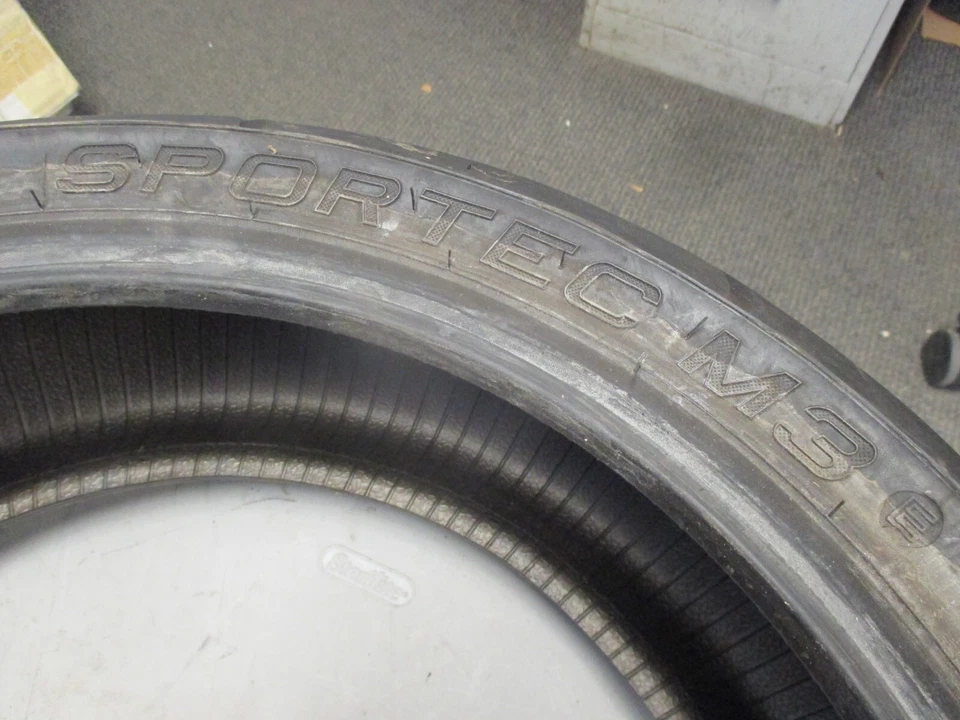 Neumático radial trasero sin cámara NOS Metzeler Sportec M3 190/55ZR17 17" 75W 2 capas Foto 2 de 4