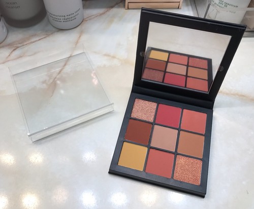 Huda Beauty ~ Coral Obsessions Eyeshadow Palette ~ BNIB
