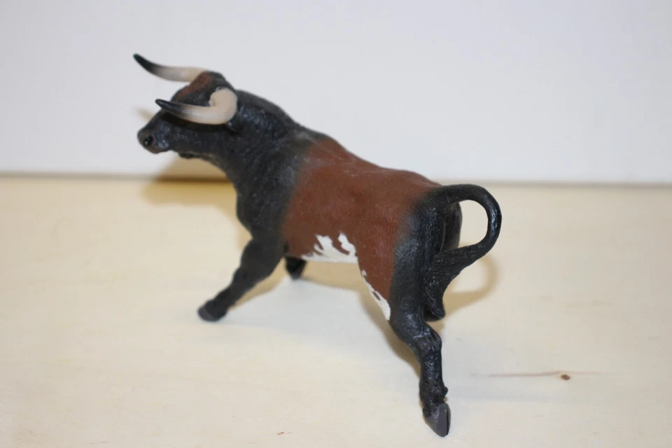 Figurine animal Papo taureau 2022 - Photo 3/4