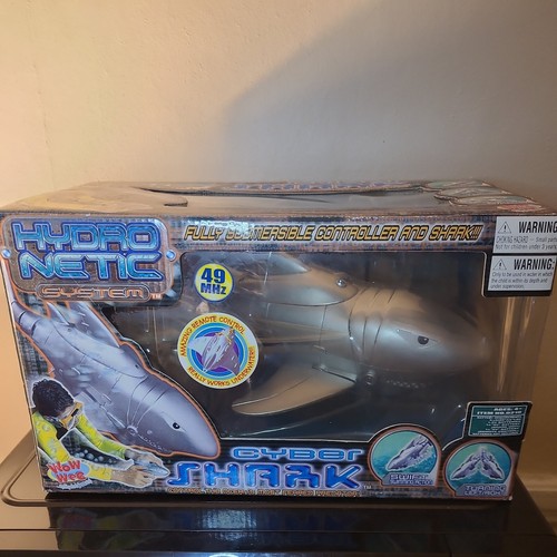 Wow Wee Cyber Shark Remote Control Shark Silver - Picture 1 of 6