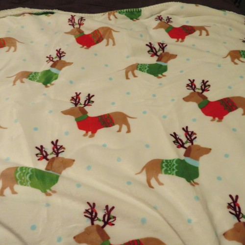 Manta Berkshire Navidad Fiestas Peluche Dachshund Throw 50""x60"" Reno Doxie - Imagen 3 de 4