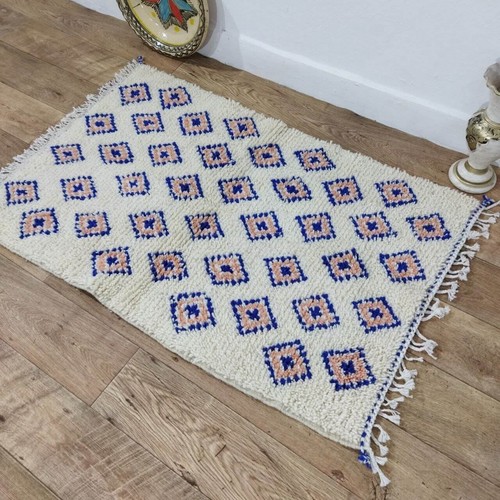 Authentic Handwoven White Moroccan Rug – Vibrant Berber Design, Premium Quality - Imagen 4 de 7