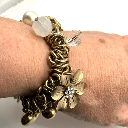 Heavy charm bracelet gold tone metal heart floral expandable costume jewellery - Picture 3 of 10