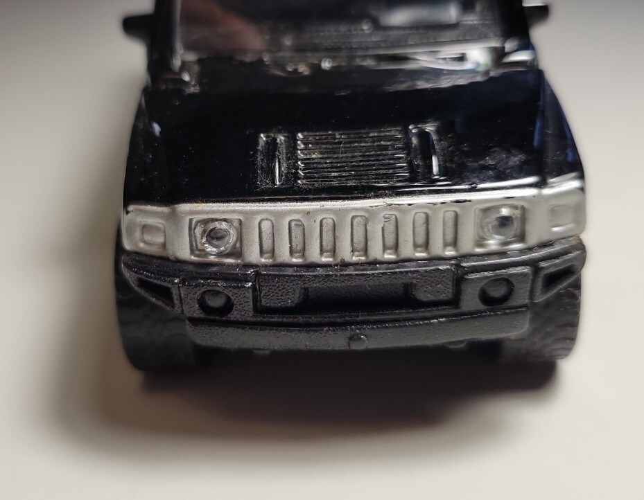 Maisto 1:18 HUMMER H2 Alloy Model - Collectible Diecast Car