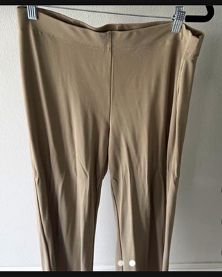 Primark Women s Beige Solid Crew Neck Short Sleeve T-Shirt Size M and pants set