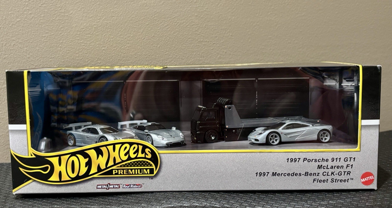 Hot Wheels Premium Collector Diorama 90s Supercars Set Porsche 911, CLK, McLaren