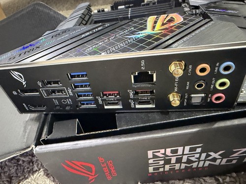 PLACA MADRE ASUS ROG STRIX Z690-G GAMING WIFI LGA1700 DDR5 PCIe-5 M-ATX micro - Imagen 2 de 3