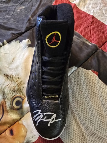 MICHAEL JORDAN #23 SIGNED DOUBLE LOGO FRAMED NIKE RETRO SHOE HOLOGRAM AUTHENTIC - Picture 10 of 20