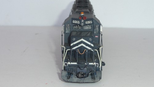 Athearn Missouri Pacific SD40-2 NCE DCC, LED Lights, Red/Blu Markers, Beacon, HO - Picture 8 of 22