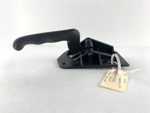 2002-2006 Chevrolet Silverado 1500 Interior Door Handle Front Left Side OEM - Picture 4 of 12