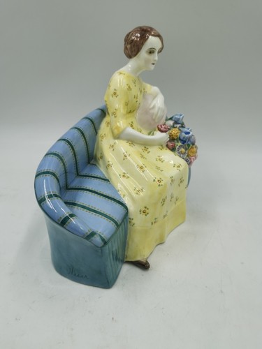 GOLDSCHEIDER Wien Keramik Johanna Meier-Michel Sitzende Dame auf Sofa Nr 4256 - Imagen 2 de 10