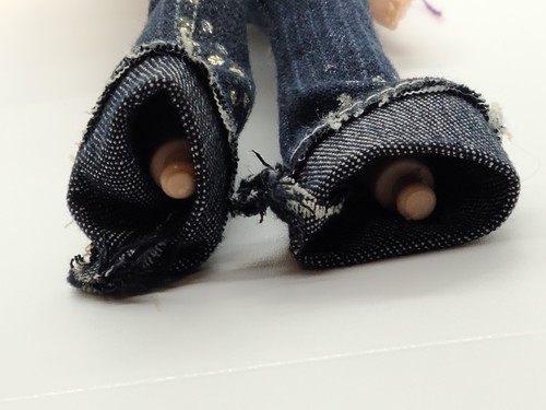 Bratz Cloe Rubia Con Rosa Trenza Vaqueros y Chaqueta SIN Top ni Zapatos - Imagen 6 de 6