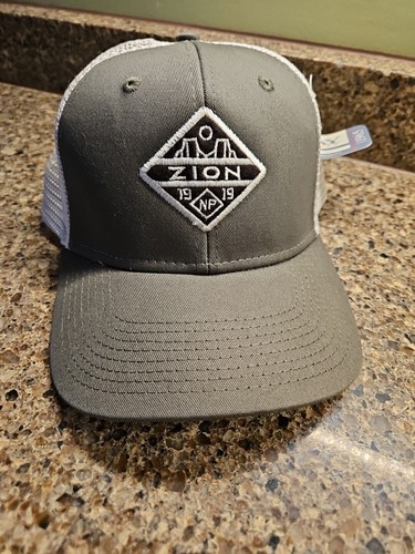 ZION NATIONAL PARK Trucker Ball cap hat soft mesh Green Off White UTAH