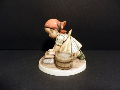 Hummel/Goebel 1972 "Big House Cleaning" 4" x 4"  FigurineTMK 5  W.Germany  3547 - Picture 3 of 9
