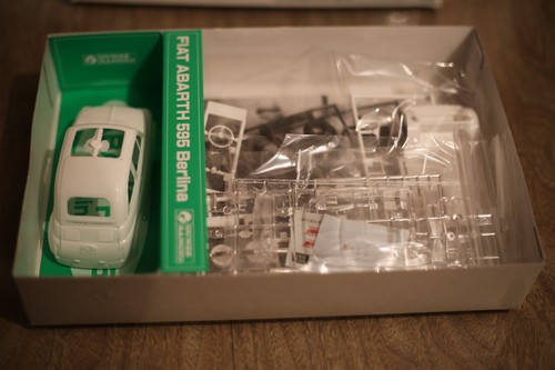 Fiat ABARTH 595 Berlina Gunze Sangyo 12 VIntage 1:24 Unbuilt Model Car Kit - Picture 2 of 6