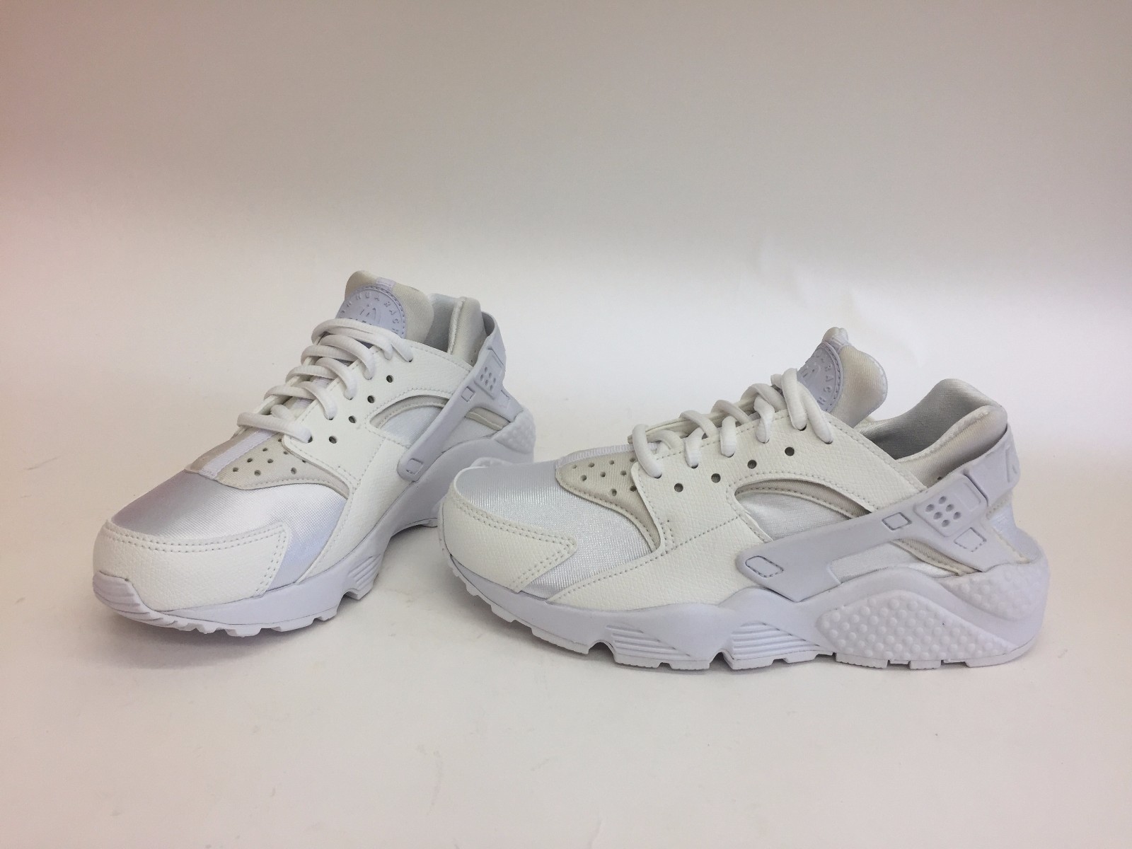 NIB WOMENS SIZE 6.5 NIKE AIR HUARACHE RUN SNEAKERS WHITE 634835 108 NIB WOMENS SIZE 6.5 NIKE AIR HUARACHE RUN SNEAKERS WHITE 634835 108