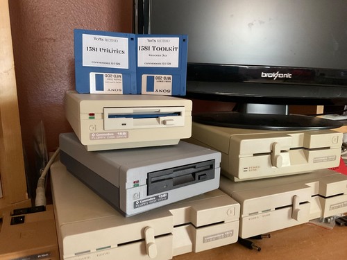 Commodore 1581 Drive Replica 3.5" per Commodore c64 c128 con JiffyDos PC Style - Foto 5 di 7
