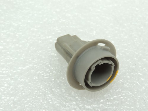 Mazda 626 GF hatchback third brake light Bulb Holder Socket NA1251584A - Picture 3 of 5