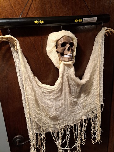 Gemmy 2005 Floating Skeleton Halloween  - Picture 9 of 10