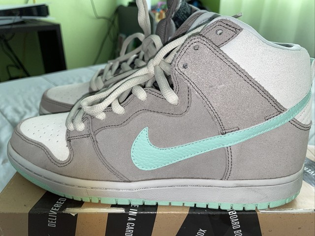 soft grey dunks