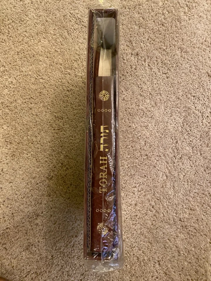 TORAH / תורה / HOLY LAND EDITION / HEBREW AND ENGLISH ENGRAVINGS AND ILLUMINATED - Image 3 of 4