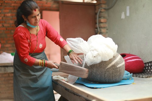 Round Cat Cave| Felt Cat Cave| Marble Brown Felt Pet Bed| Eco-Friendly Cat House - Picture 6 of 10