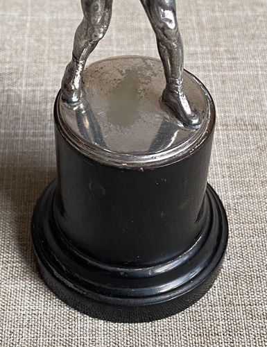 Antigua estatuilla boxeador enchapada en plata Art Deco de la década de 1920 trofeo de boxeo base de madera - Imagen 13 de 17