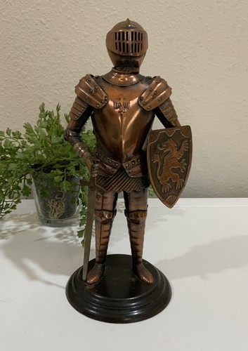 Vintage Kupfer alte Welt Rüstung Ritter Schwert Schild auf Ständer 8,25" H Statue - Bild 1 von 7