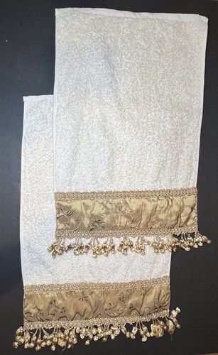 Rodeo Home Elfenbein Dekor 2 Handtücher goldfarbene Spitzenbordüre & Quasten 17,5”x12”