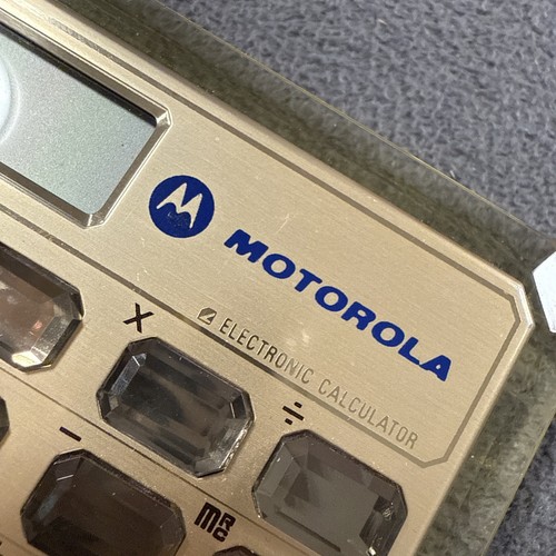 Motorola Gem Stone Pocket Calculator 5 x 3 1/2" Gold - RARE - Picture 3 of 6