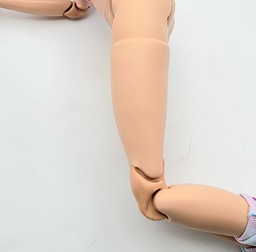 Muñeca Barbie Hecha Para Moverse Totalmente Articulada Articulada Rubia Mattel 2015 - Imagen 8 de 12