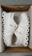 ON Cloud 6 Women's Shoes White NEW - Lifestyle Shoes for All-Day Wear