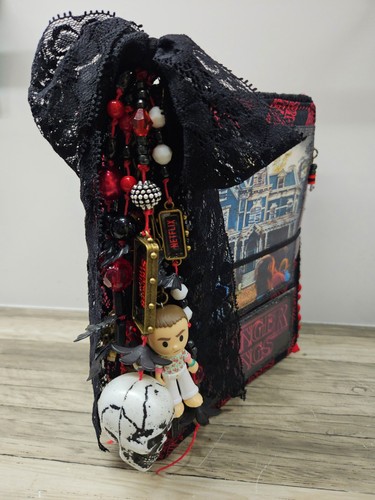 Handgefertigt Stranger Things Junk Journal Stoff genäht Einband 4 Signaturen Buch Anhänger - Bild 6 von 24